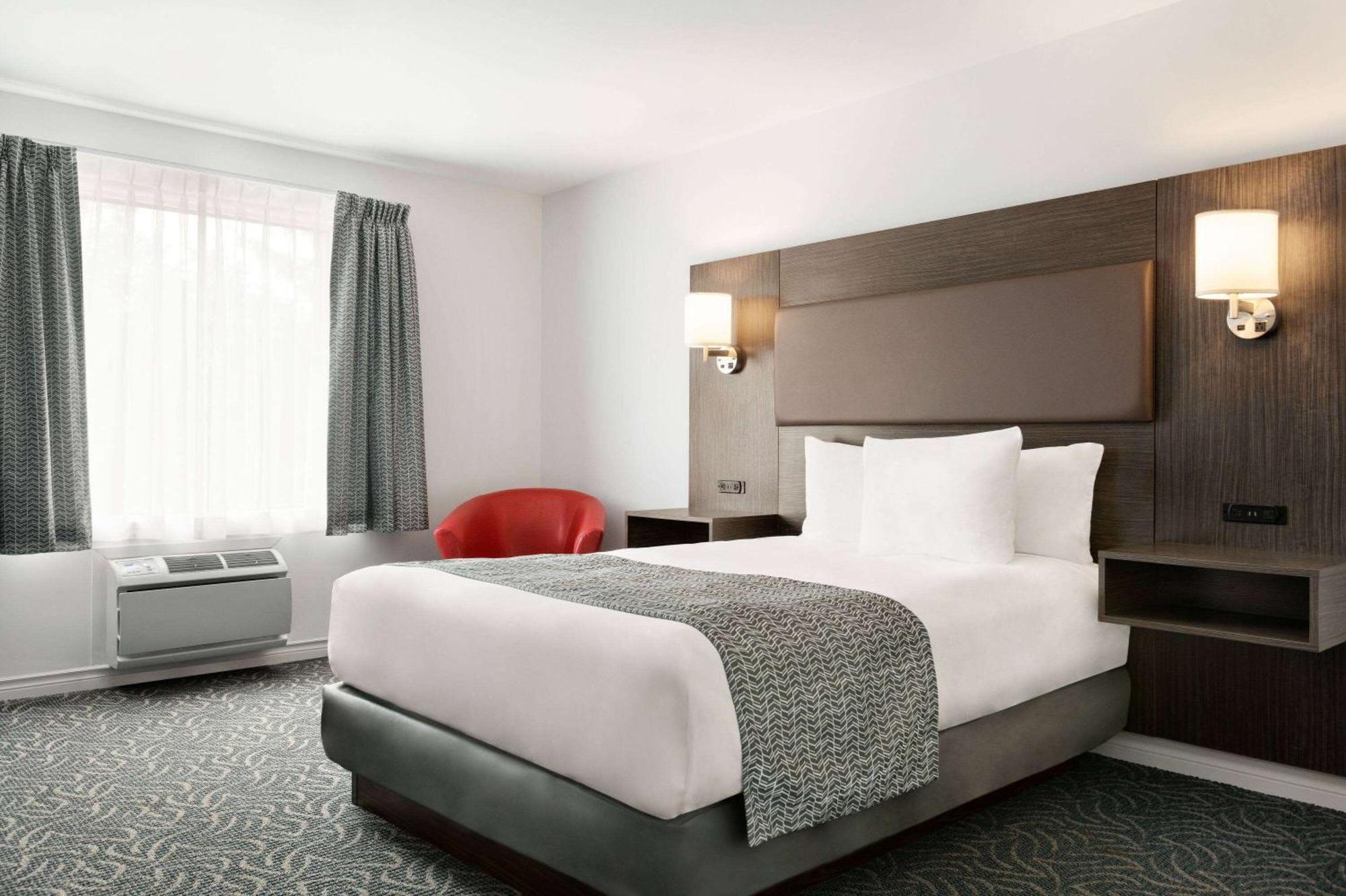 Travelodge By Wyndham Rigaud Exterior foto